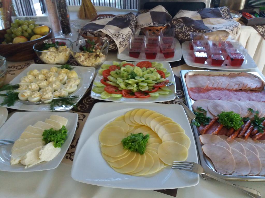 Zajazd Bieszczadzka Ostoja Ustrzyki Dolne Exterior foto